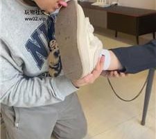 【精神小妹】班主任放假舔学生的脏鞋臭袜 bf46565