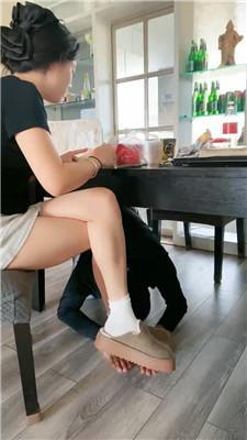 【Esse殿下】桌底视角-脏鞋白袜踩踏喂食 bf47310
