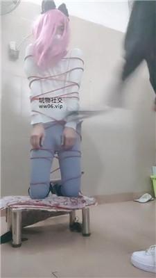 【奇了怪了】捆绑小白鞋踩踏怪发男 JS241202-20