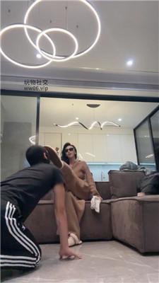 【凉子】骑马强制闻白袜/踢裆喂口水/深喉掐乳【完整版】 bf47716