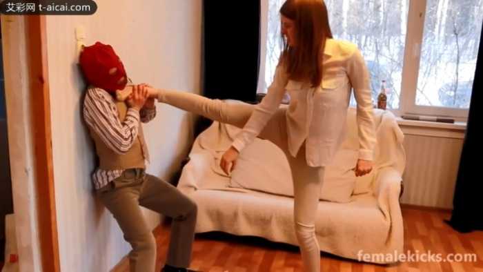 小美女独闯虎穴踢死踩死多名悍匪！匪首被小美女踩着脖子终被干掉！bf3685