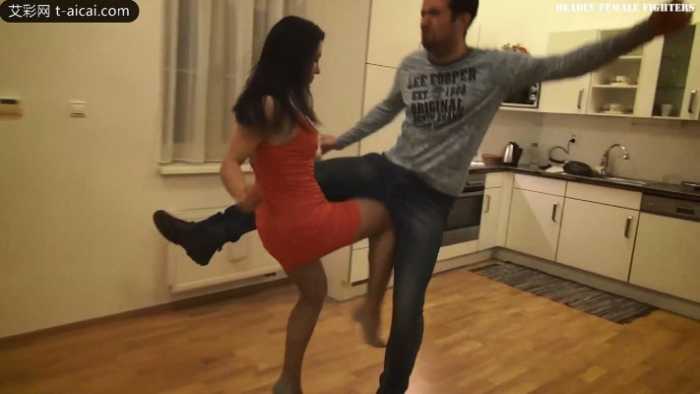 Anna丝袜脚踩脖子虐杀入室盗窃的小偷团伙!踢裆绞杀,踩脖子KO! O-210828-8