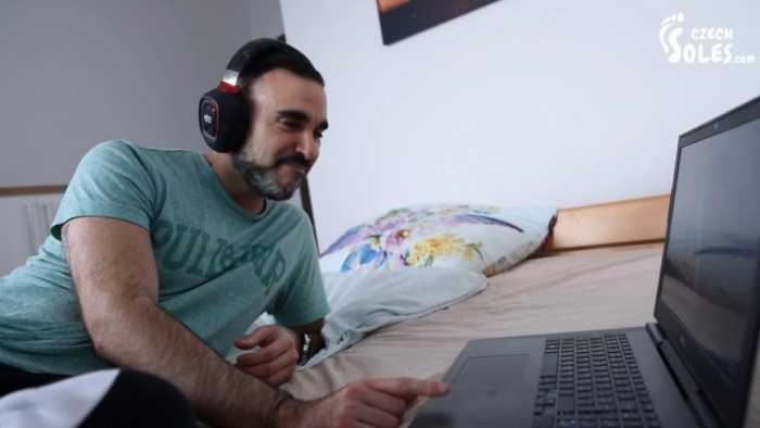 CS剧情-偷看恋足片被抓!被女友用臭丝袜脚羞辱,丧失地位变成狗! O-210701