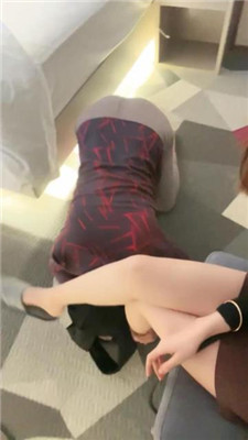 【小格】脚舔好了赏赐圣水/美腿脚丫捂脸 JS241213-30