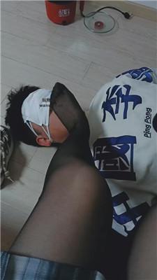 【萱萱sama】酸臭黑丝脚恋足狂舔 JS241222-7