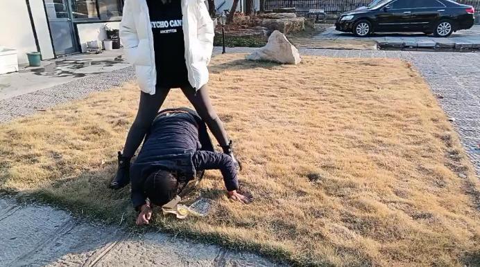 【汝野】户外遛狗爬行/清理脏鞋子【双视角版】 JS241230-19