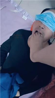 【朝朝】臭脚丫狂舔深喉 JS250109-5