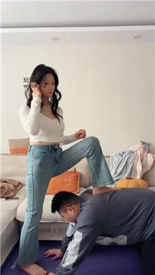 【埋汰】牛仔裤女神玉足蹂躏 bf49315