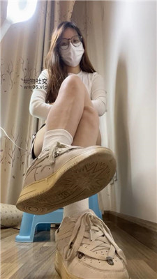 【兔牙】从狗洞钻出来    250116-13