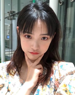 漂亮女同学全体重踩脸狠虐舔狗男生 把脸当地垫踩踏毁容废物狗 bf49723