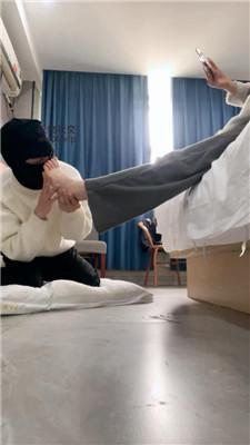 【白兔】双S-轮流踩踏-闻舔脏鞋 bf50330