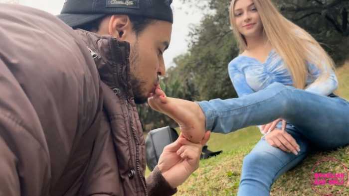 BBG-超极品19岁美少女Sopia酸香凉拖汗脚的味道！这味道简直了 JS250303~2