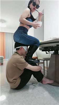 【南月女神】长靴S-物化家具奴-脚下喂食【下】 JS250315-40