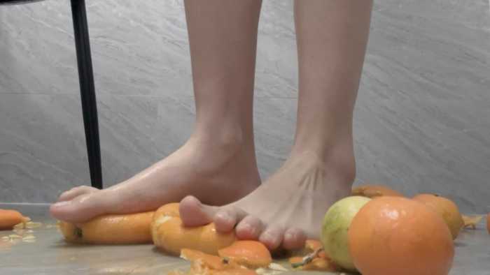 【莓子】裸足榨汁各种水果 YC-250319