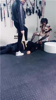 【鸿运双女团】3S-丝袜美腿蹂躏踩废物 JS250328-6