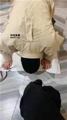 【小凤梨】舔脏鞋-赏赐圣水-藤条抽 JS250331-10