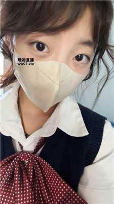 【爱可】爬进来上贡    250415-4