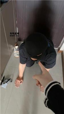 【悠米】绿奴伺候模特女友回家 bf52562