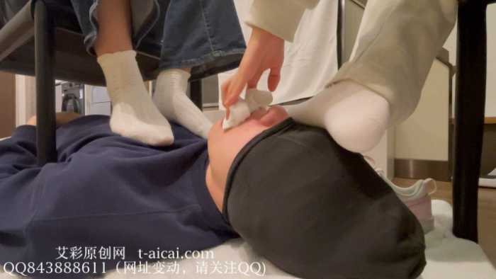 【静琪】学生双s同时舔袜插嘴白袜塞嘴 YC-250530-3