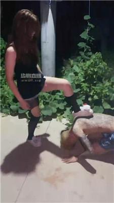 【泡泡】精神小妹户外虐打跟踪狂【完整版】 bf55901