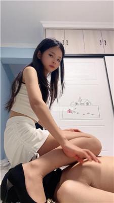 【灵韵大魔王】坐脸窒息-长靴美腿踢踹踩虐 bf56108