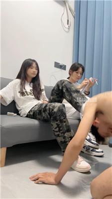 【九月】双S-可爱学生妹踩纹身男【双视角版】 bf56750