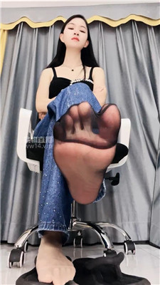 【琳达】贱狗进来仰望我    250828-20