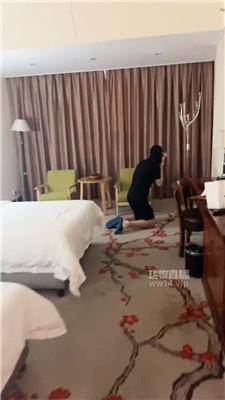 【字母酒馆】素人主-肉丝高跟闻舔 JS250831-2