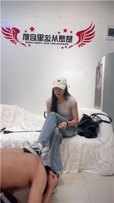 【瑶瑶】素人小妹脏鞋白袜跳踩 JS250913-2