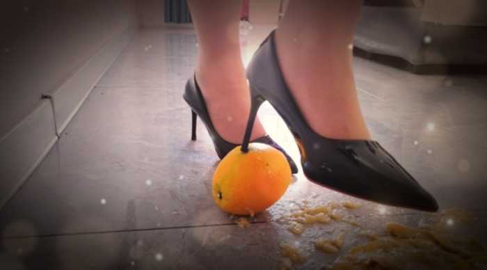 《爱丽丝女王踩踏调教-水果版》 YC-251104