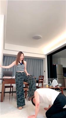 【小琼】藤条+鞭子超狠抽 JS251121-3