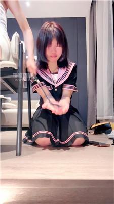 【音音】母狗-脚底下伺候主子化妆 bf59402