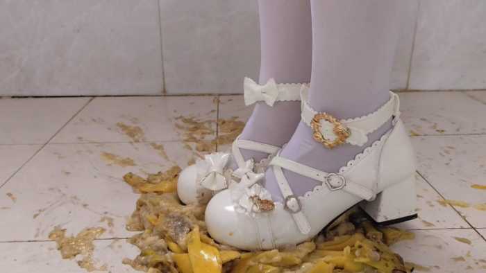 A268 – 文月白丝Lolita高跟踩烂各种水果食物 JS251201~4