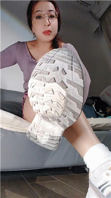 【丝主】运动鞋臭白袜臀炸    251210-26