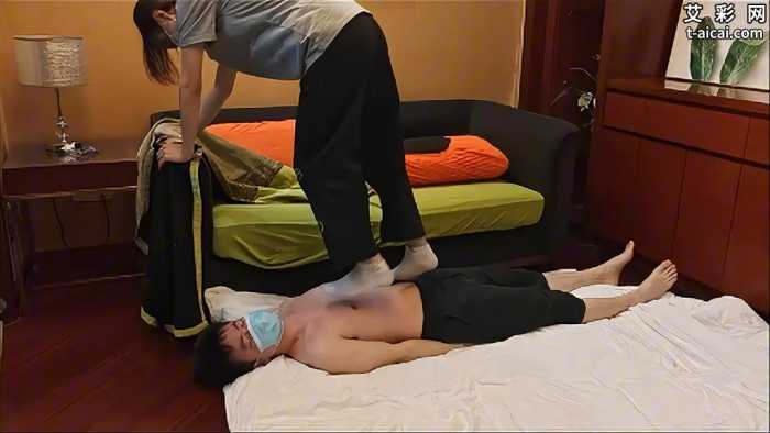 【啦啦啦】素人小灵S的暴力虐裆跳踩 ACYC-5154