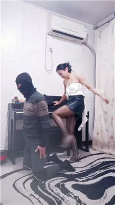 【甜心大大】双S-轮流重度踢裆 JS260307-33